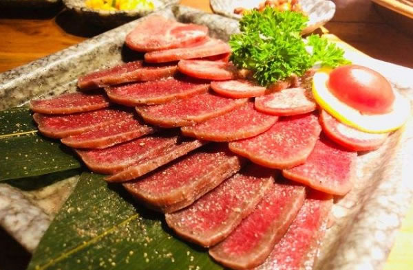 《焱石摩登烤肉加盟费》