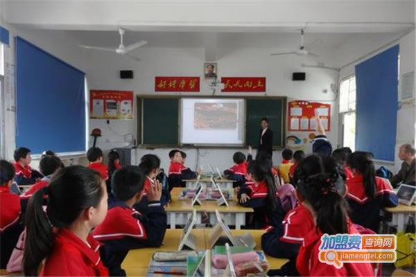 《优学派教育加盟费》