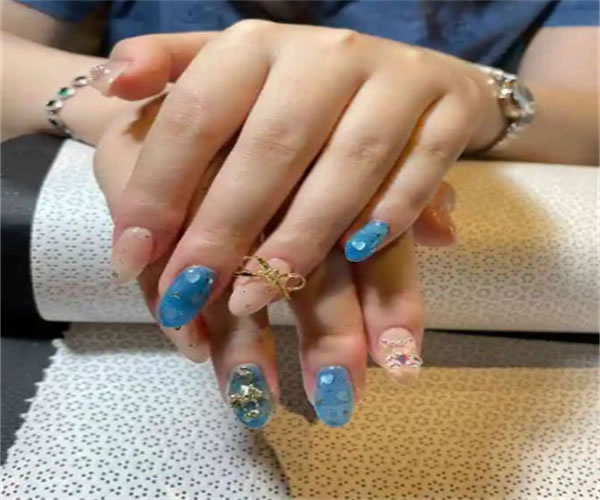 《一站式美甲加盟费》