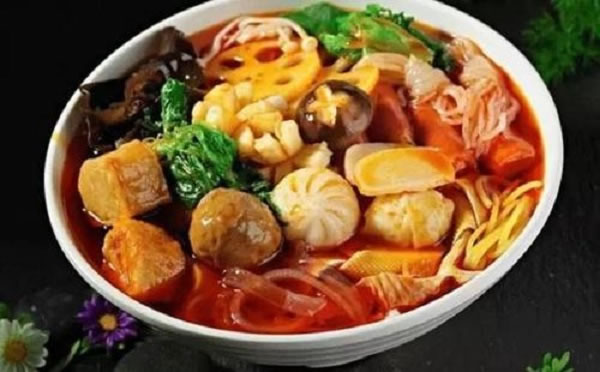 《张记砂锅麻辣烫加盟费》
