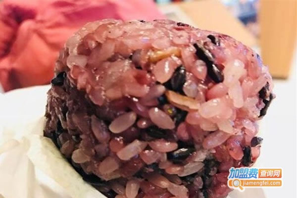 《稚米饭团加盟费》