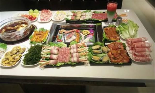 《自助火锅烤肉加盟费》